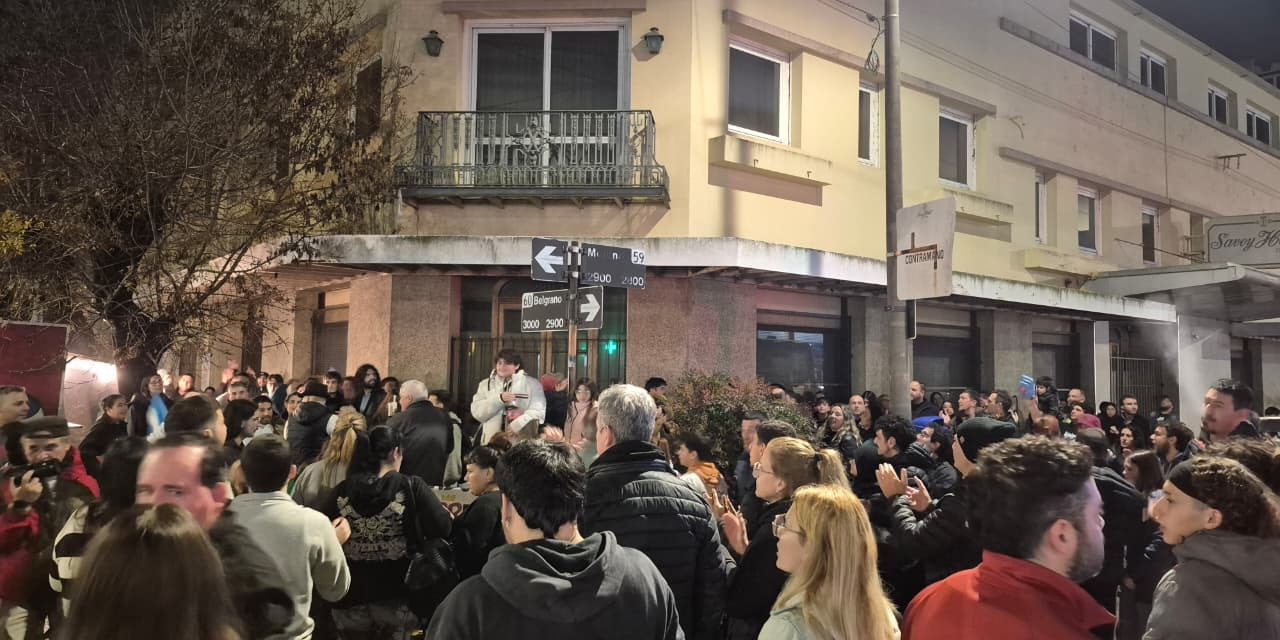 Los seguidores del Indio se convocaron en el Hotel Savoy